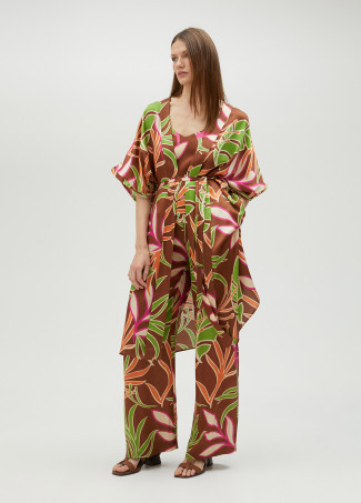 Pantalón fluido con estampado floral