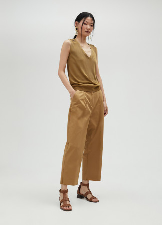 Top in maglia con occhielli