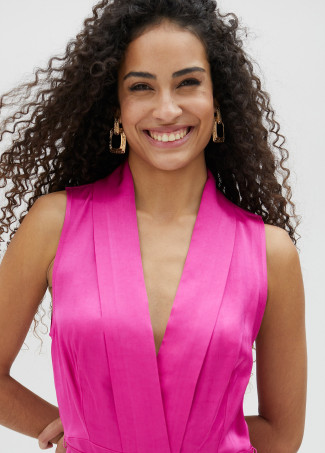 Vestido midi escote pico