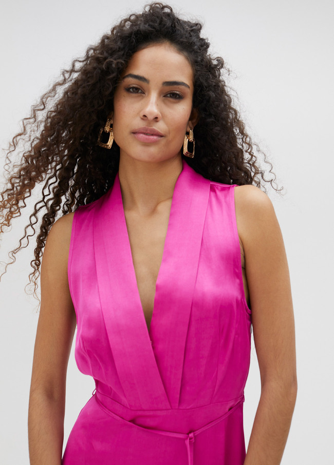 Vestido midi escote pico