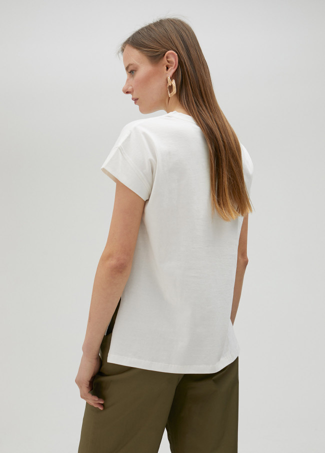 T-shirt com logótipo com diversas riscas