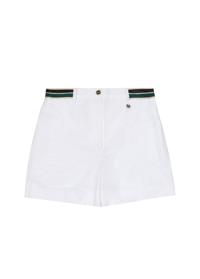 Short detalle color en cinturilla