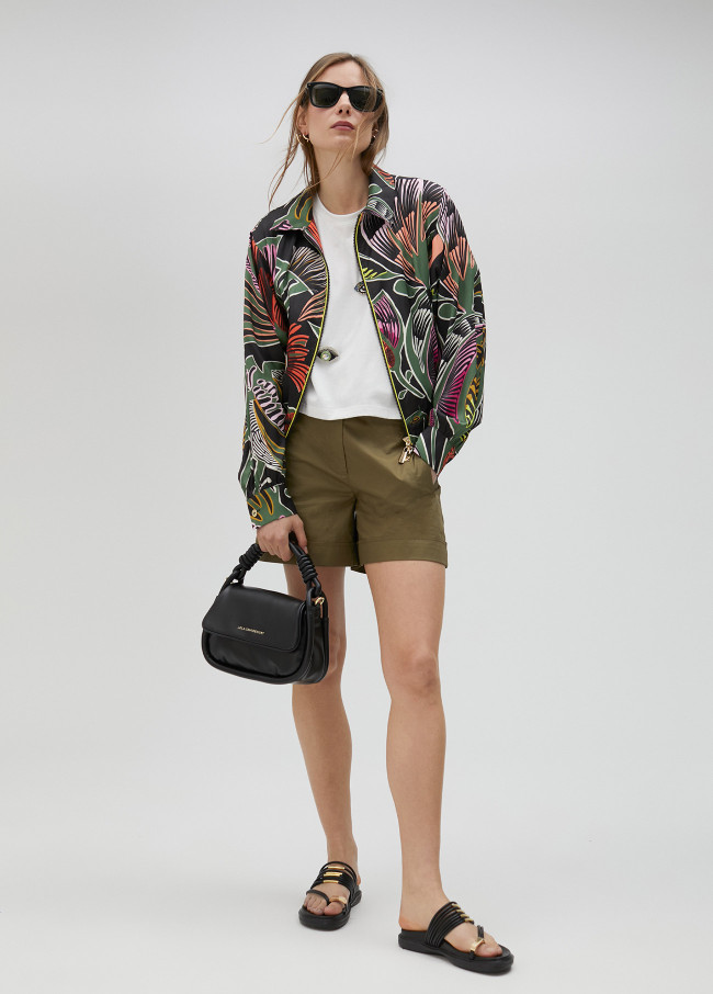 Shorts mit farbigem Detail am Bund