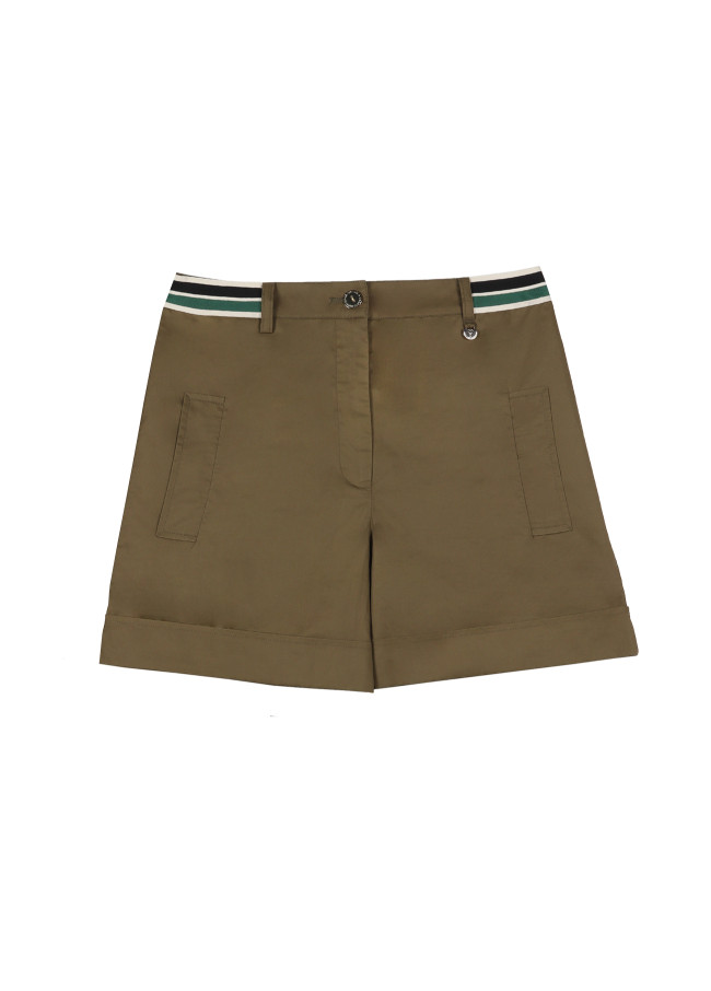 Shorts mit farbigem Detail am Bund