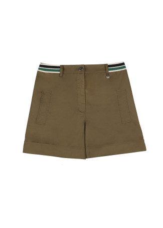 Shorts with coloured detail on the waistband