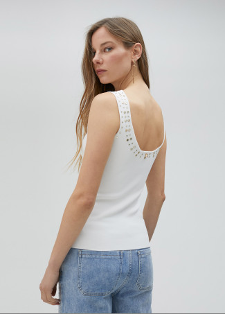 Top en maille avec strass sur le col