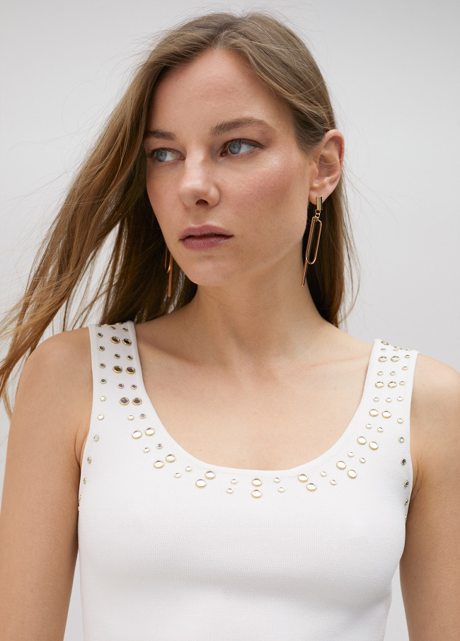 Top en maille avec strass sur le col