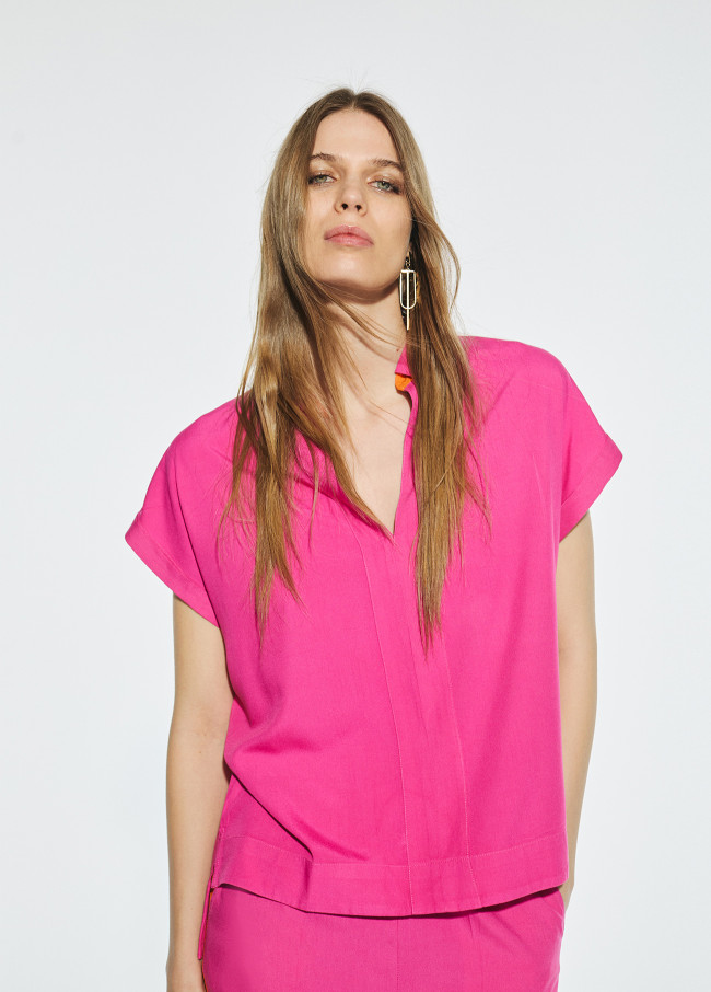 Flowing two-tone sleeveless blouse 2