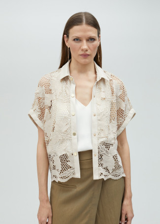 Chemise courte ajourée guipure