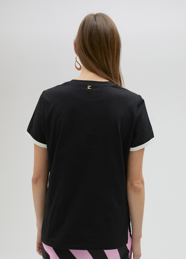 Camiseta con bolsillo LC bordado