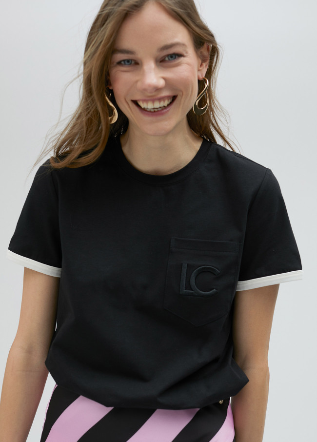 T-shirt com bolso LC bordado