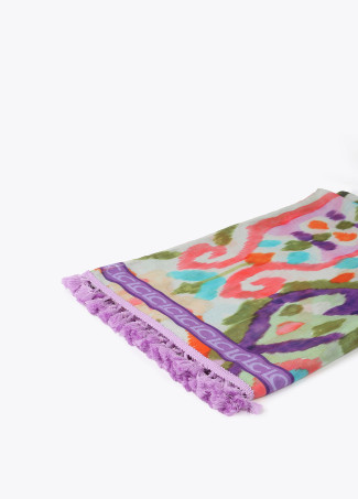 Páreo estampado com grafismo