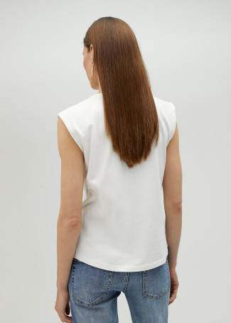 Camiseta cuello pico con pedrería