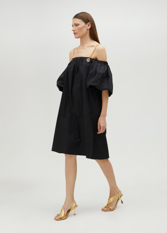 Vestido corto con tirantes cadena dorada