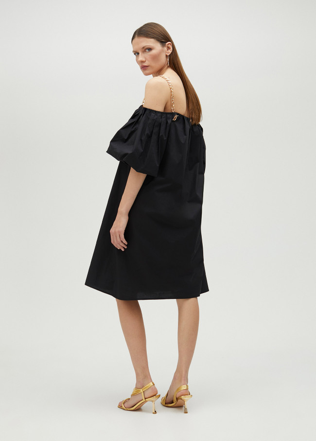 Vestido corto con tirantes cadena dorada
