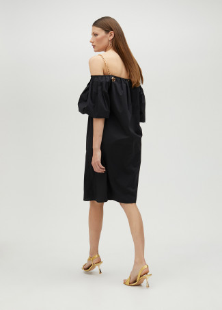 Vestido corto con tirantes cadena dorada