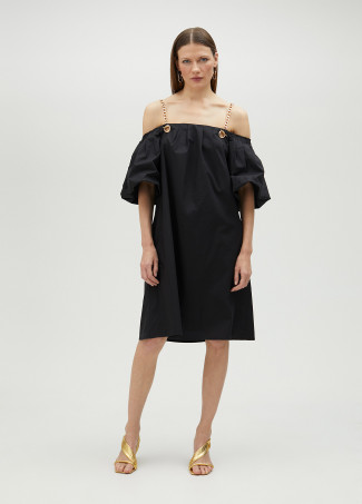 Vestido corto con tirantes cadena dorada