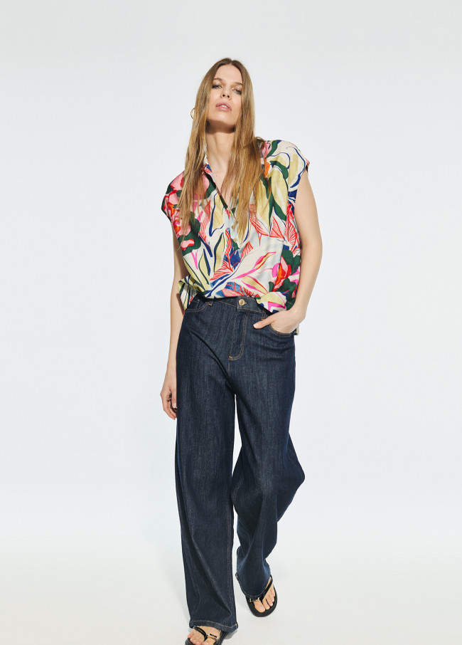 Blusa cuello camisero estampado floral