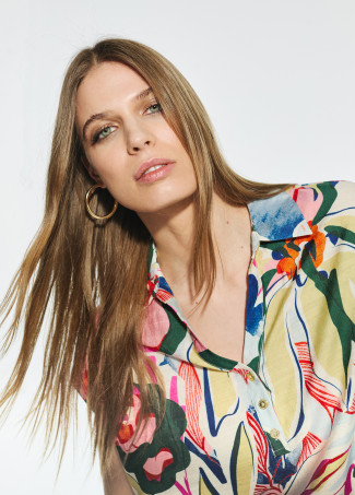 Blusa cuello camisero estampado floral
