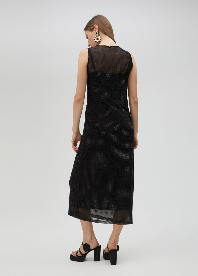 Vestido de tul con strass a tono