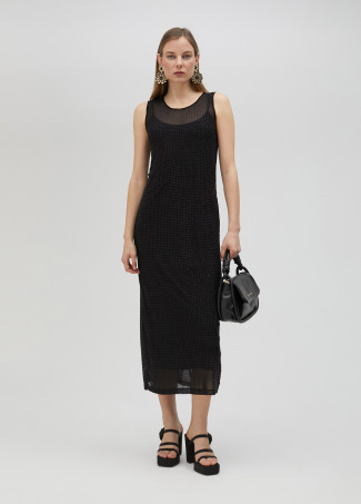 Vestido de tul con strass a tono