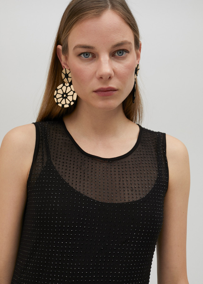 Vestido de tul con strass a tono