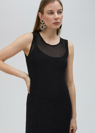 Vestido de tul con strass a tono