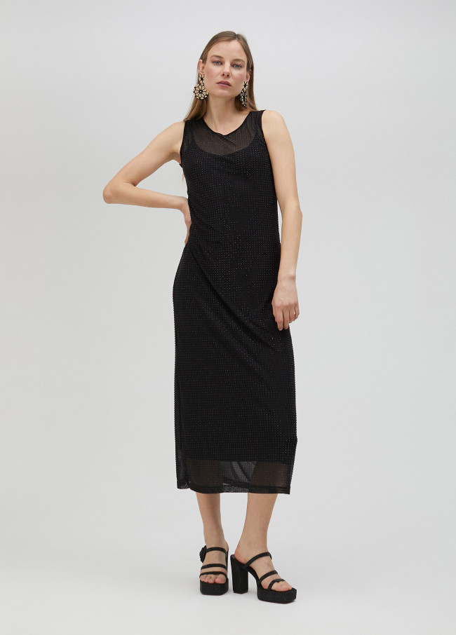 Vestido de tul con strass a tono