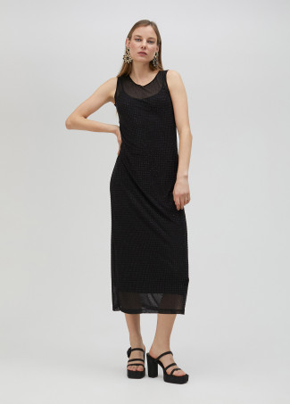 Vestido de tul con strass a tono