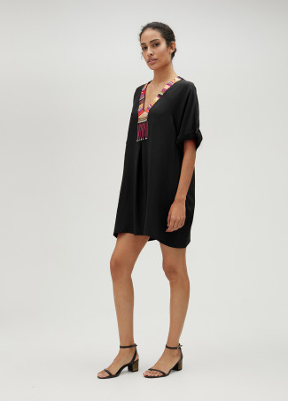 Kurzes Kleid mit Strass