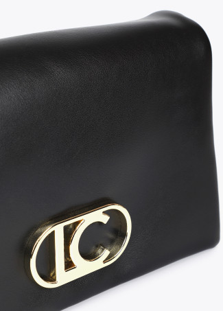 Crossbody-Tasche aus Kunstleder mit drei Fächern und Klappe