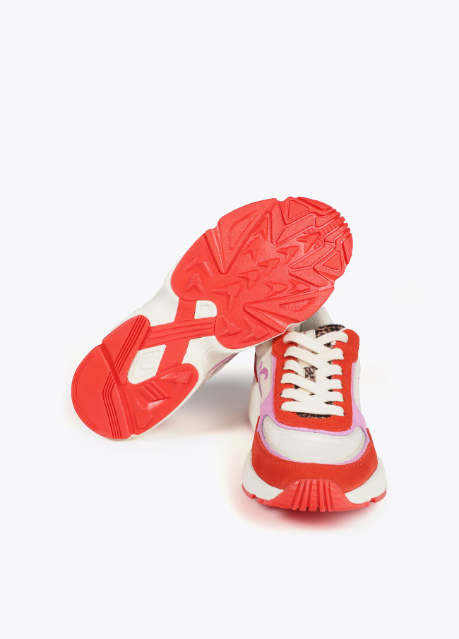 Trainers with running sole and combination of...