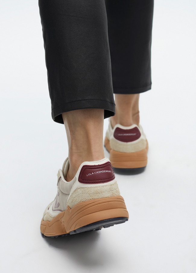 Trainers with running sole and combination of...