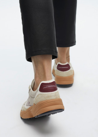Trainers with running sole and combination of different fabrics and leather