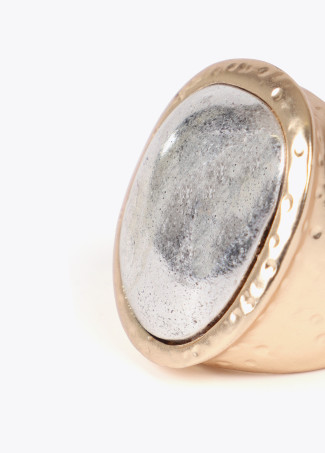 Two-tone textured ring with central piece