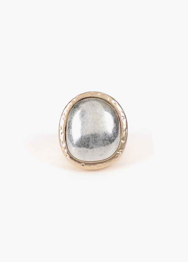 Two-tone textured ring with central piece