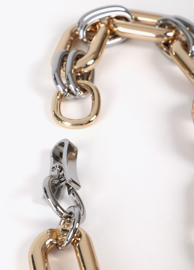 Collier court maillons bicolores avec logo ovale