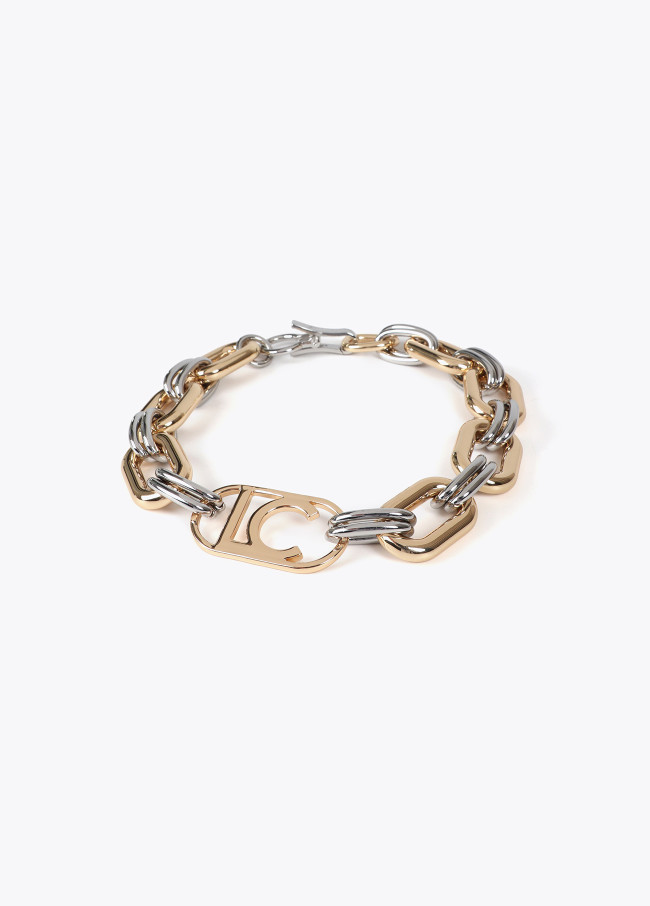 Short two-tone chain link necklace with oval logo