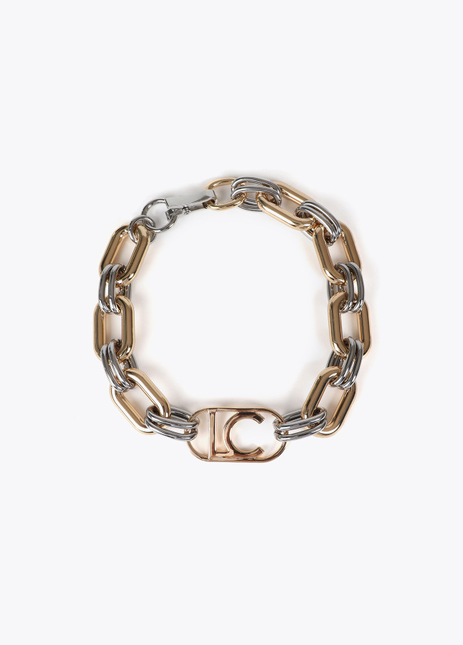 Short two-tone chain link necklace with oval logo