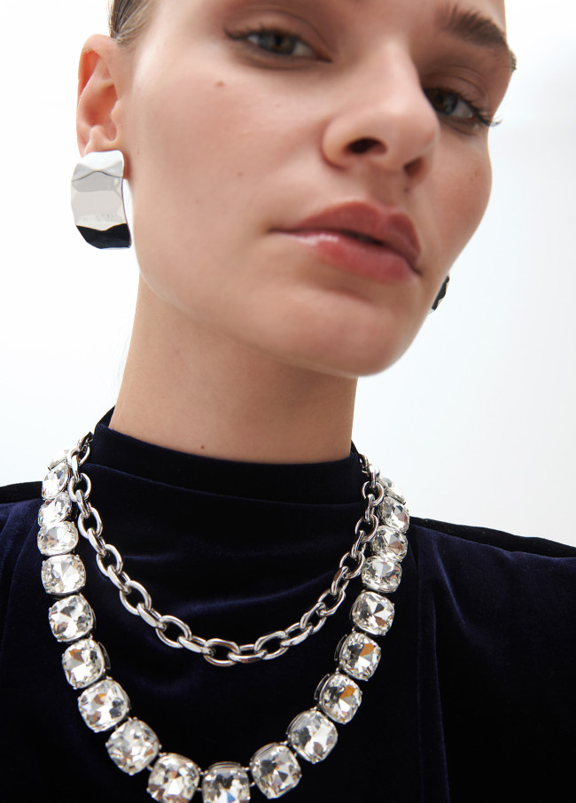 Pack of double short rhinestone and chain...