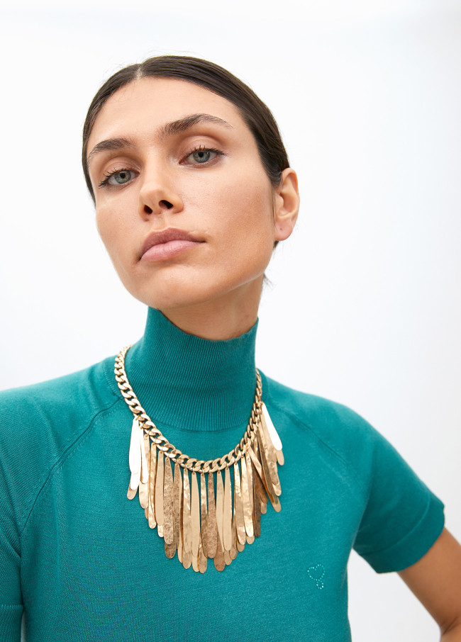 Bib necklace with metal fringing