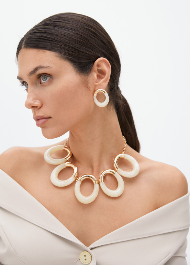 Contrast metal and acrylic oval earrings