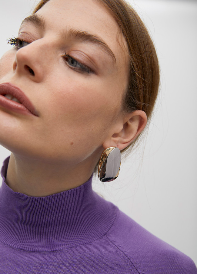 Large contrast metal earrings