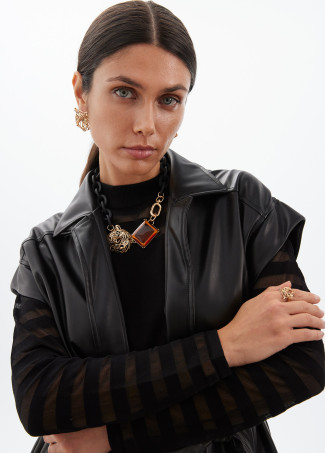 Short rubberised chain necklace with tiger and crystal