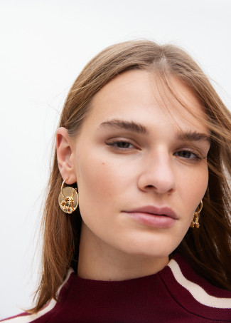 Movable hoop earrings with infinity heart