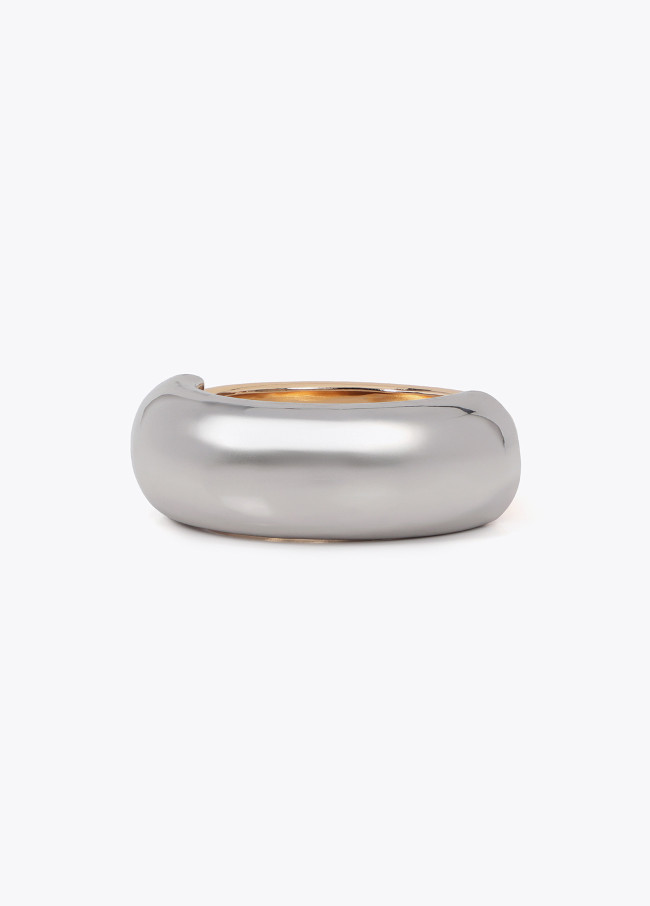Rigid two-tone metal bangle