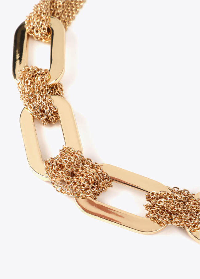 Short linked multi-strand necklace