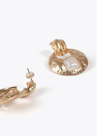 Earrings with hammered metal inlaid piece