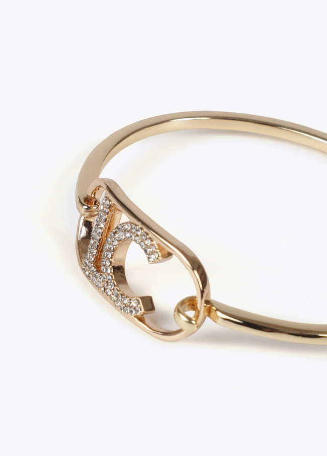 Rigid thin bangle with oval logo