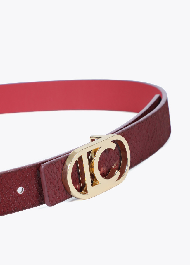 Reversible belt with snakeskin texture